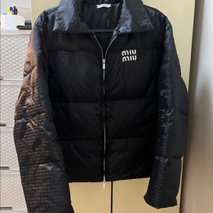미우미우(miumiu) 카라 숏패딩 블랙(남녀 공용) 미착용 새옷