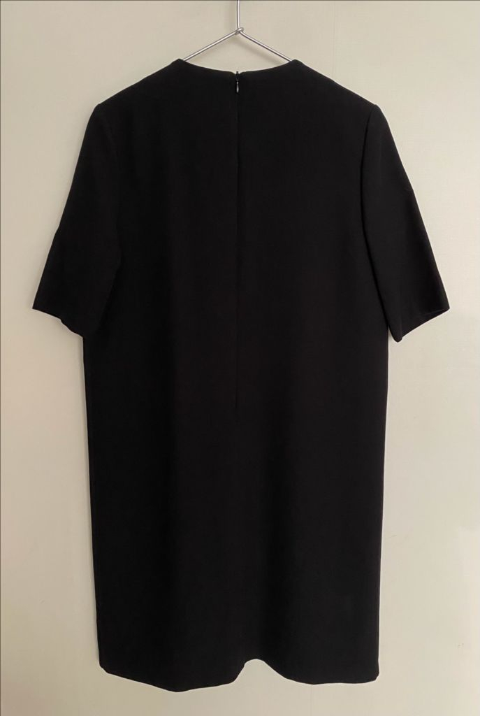 (새상품)헬베티카(HELVETICA) 블랙 기본 원피스--3