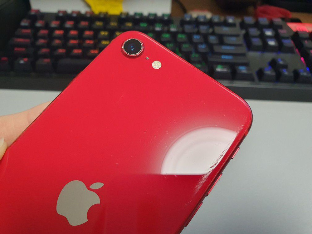 아이폰SE2 / 64GB / 레드 / 배터리성능 73%--2