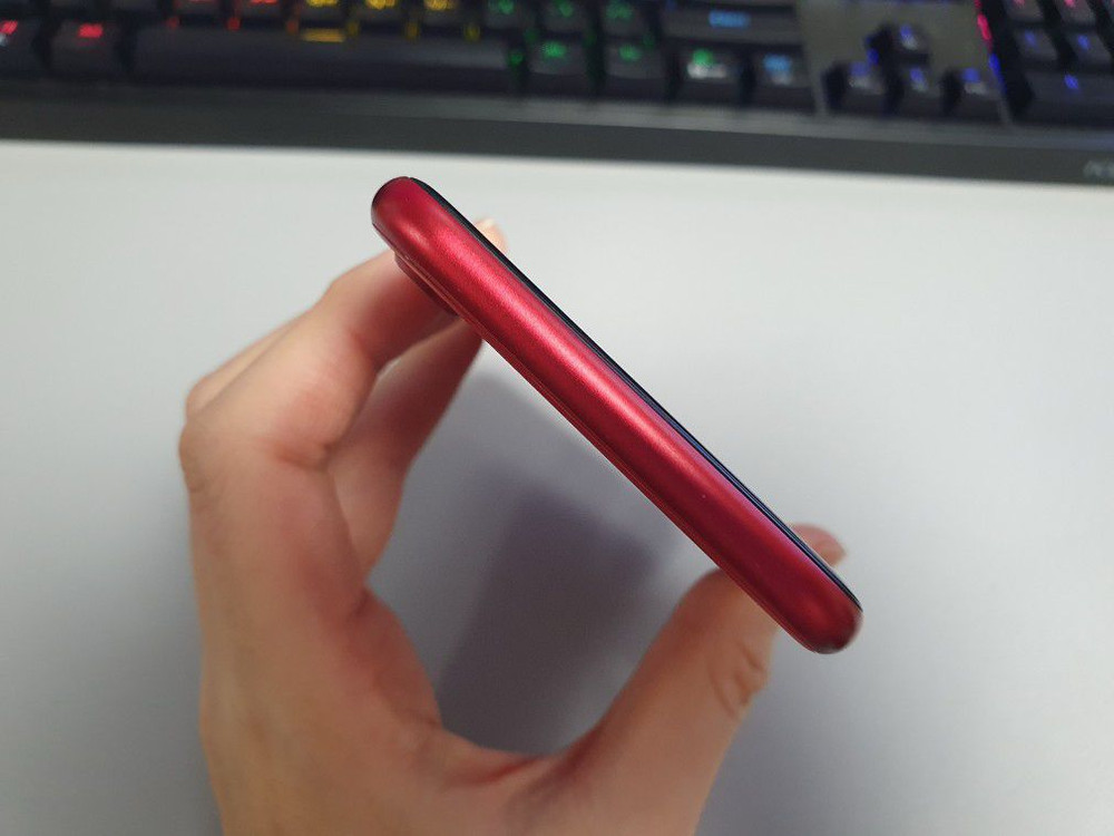 아이폰SE2 / 64GB / 레드 / 배터리성능 73%--7