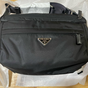 프라다 바이커백 남성 크로스백 새상품 2VH994