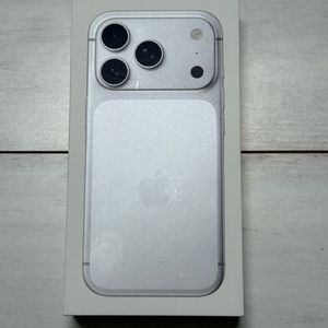 새상품급 아이폰17프로 256g 팔아요