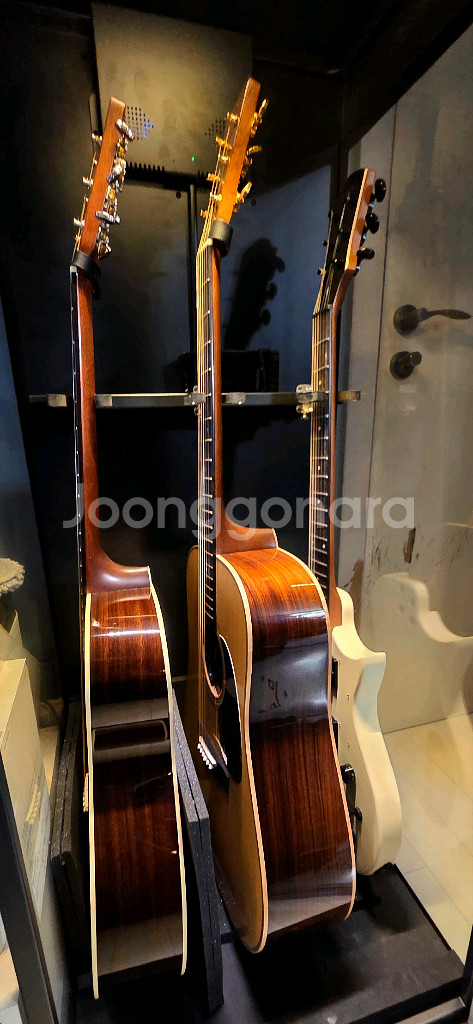 (370가격다운)마틴기타om28 새거와다름없는 특A급관리 급매합니다--9