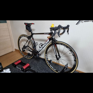 메리다 스컬트라 팀 로드 자전거 판매합니다. 이미지