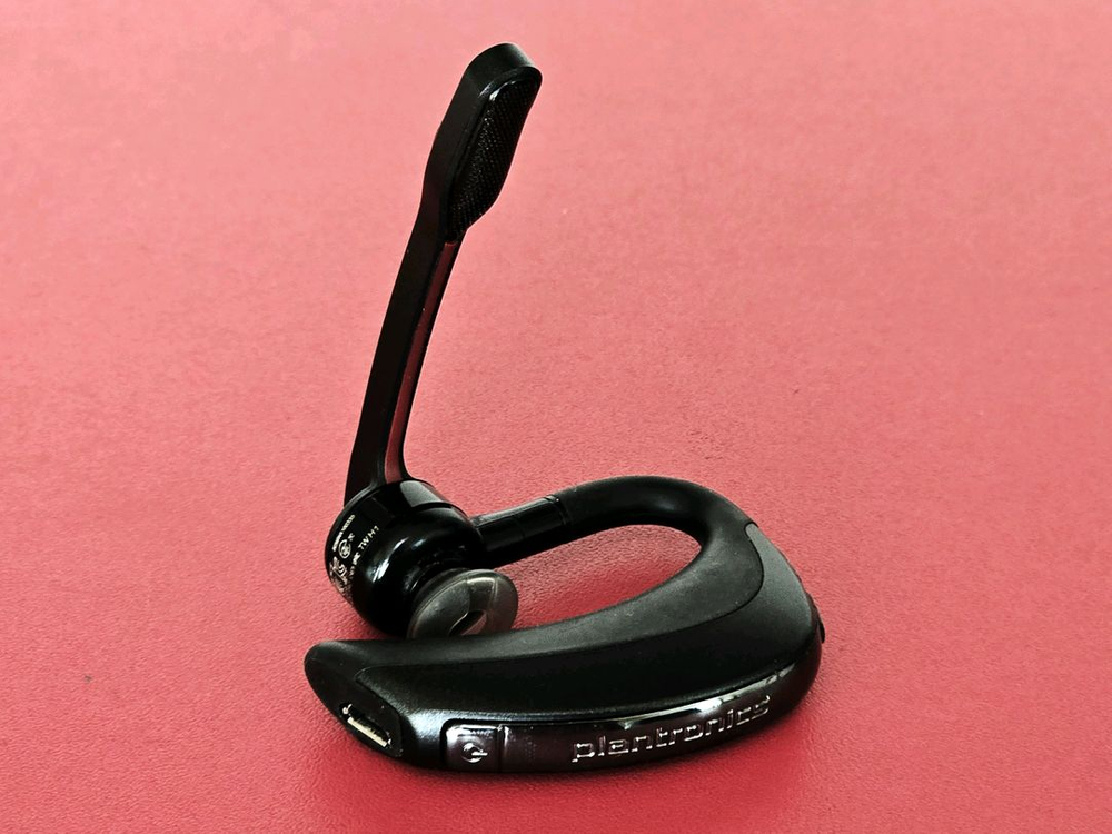 플랜트로닉스 보이저 프로 HD 블루투스 이어셋--2