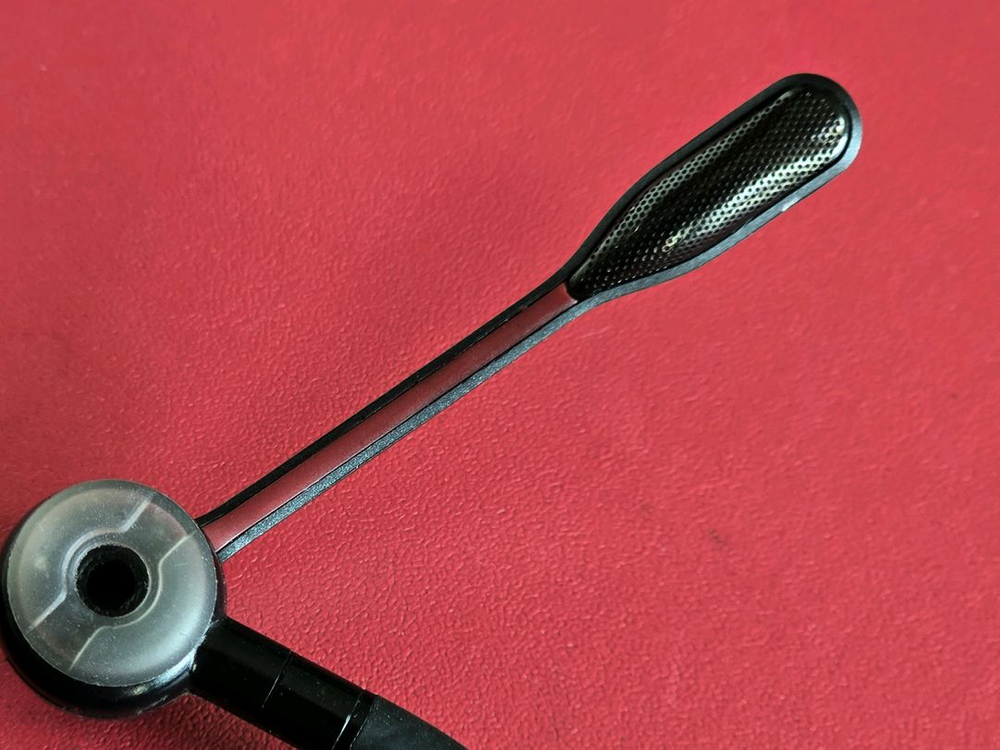 플랜트로닉스 보이저 프로 HD 블루투스 이어셋--4