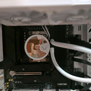 라이젠 9700x +msi 650m 메인보드 팝니다!