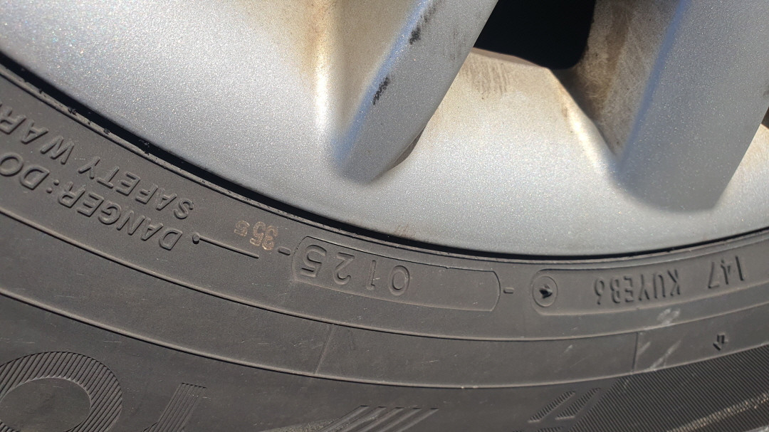 요코하마 235 60 16 2025년식 타이어 4짝--2