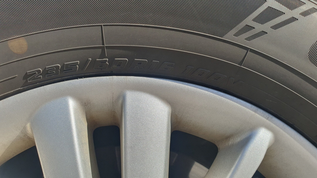 요코하마 235 60 16 2025년식 타이어 4짝--1