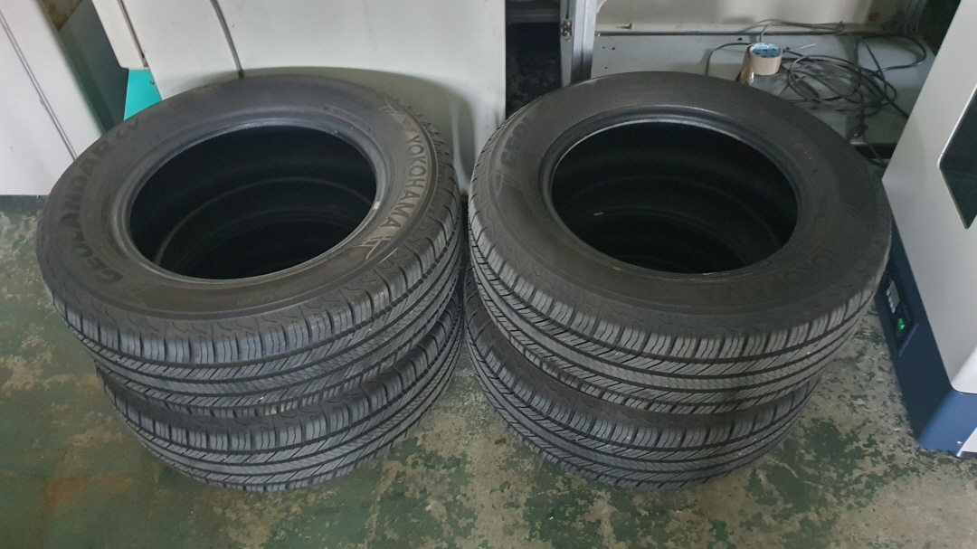 요코하마 235 60 16 2025년식 타이어 4짝--6