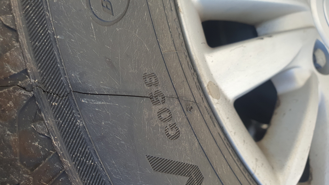 요코하마 235 60 16 2025년식 타이어 4짝--4