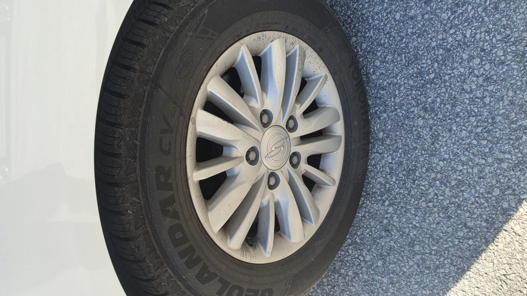 요코하마 235 60 16 2025년식 타이어 4짝--5