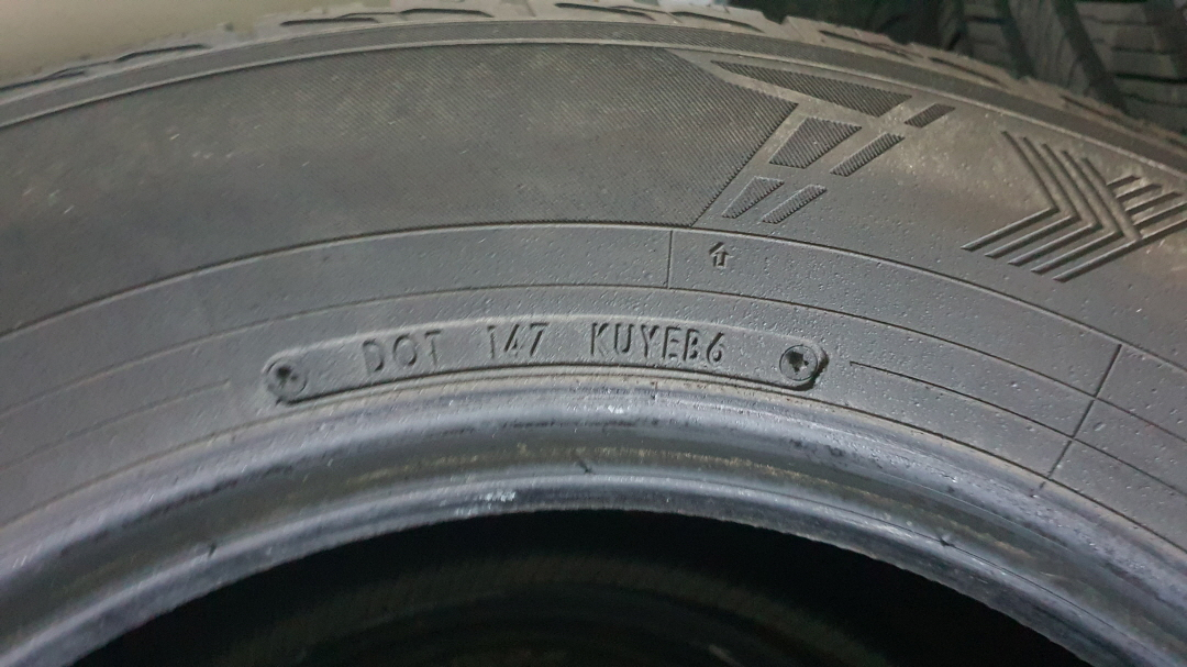 요코하마 235 60 16 2025년식 타이어 4짝--8