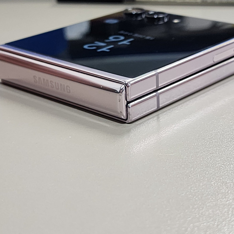 *35만원* 갤럭시 Z플립5 라벤더 512기가 주름X 상태 깨끗한폰 판매합니다 이미지