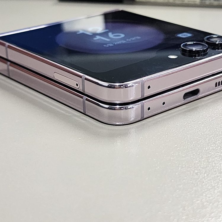 *35만원* 갤럭시 Z플립5 라벤더 512기가 주름X 상태 깨끗한폰 판매합니다 이미지