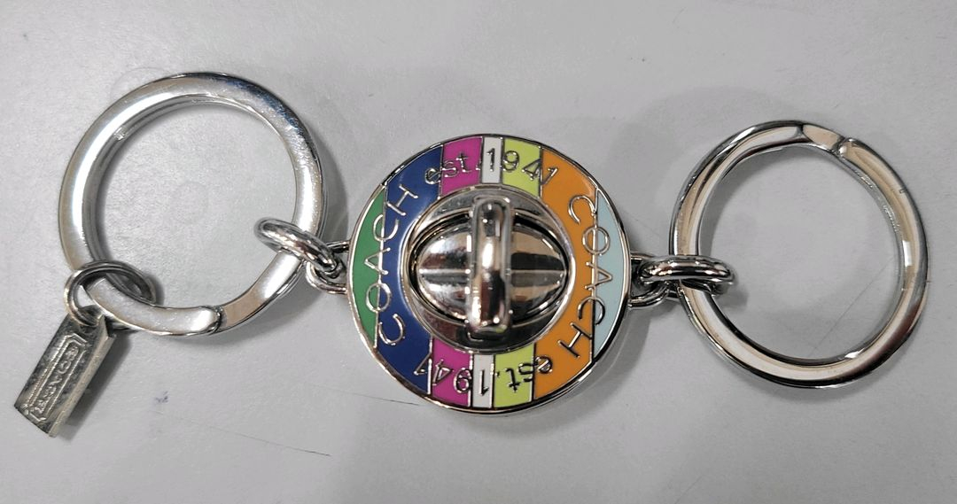 코치 키홀더 턴록 레거시 스트라이프 이미지