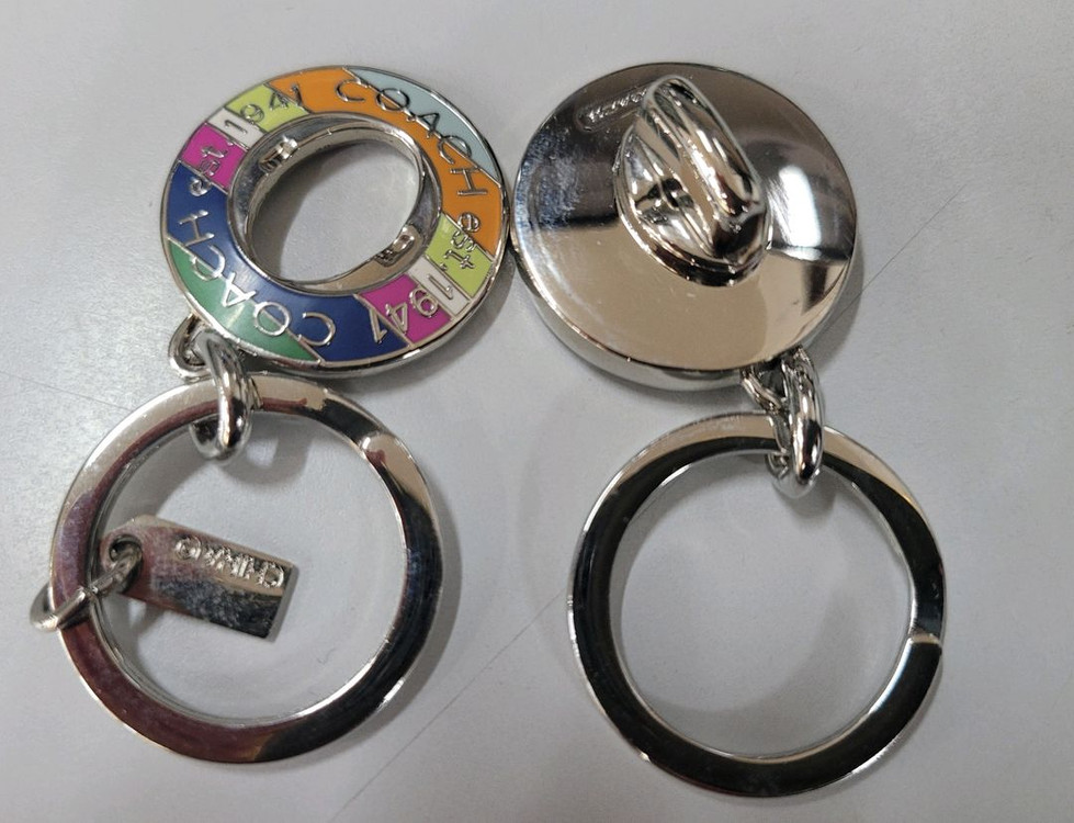 코치 키홀더 턴록 레거시 스트라이프 이미지