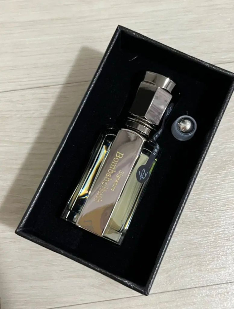 다니엘트루스 밤쉘 롤온 향수--1