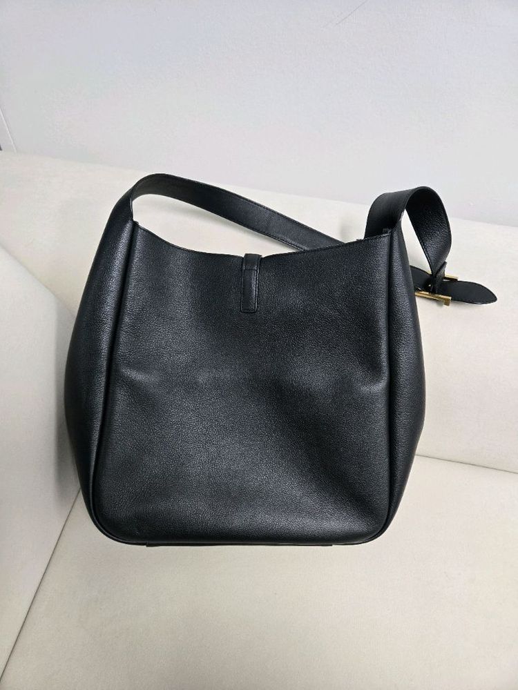 생로랑 LE5A7 호보백 라지--1