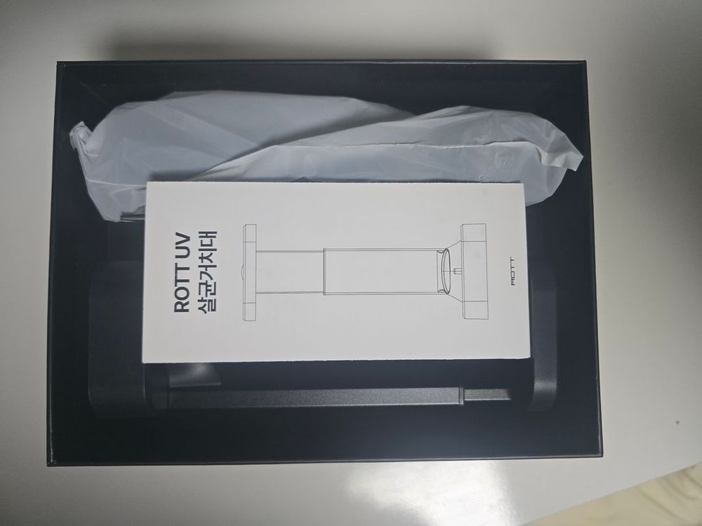 [새제품] 로트 프리미엄 전기 면도기 UV살균 거치대 포함--2