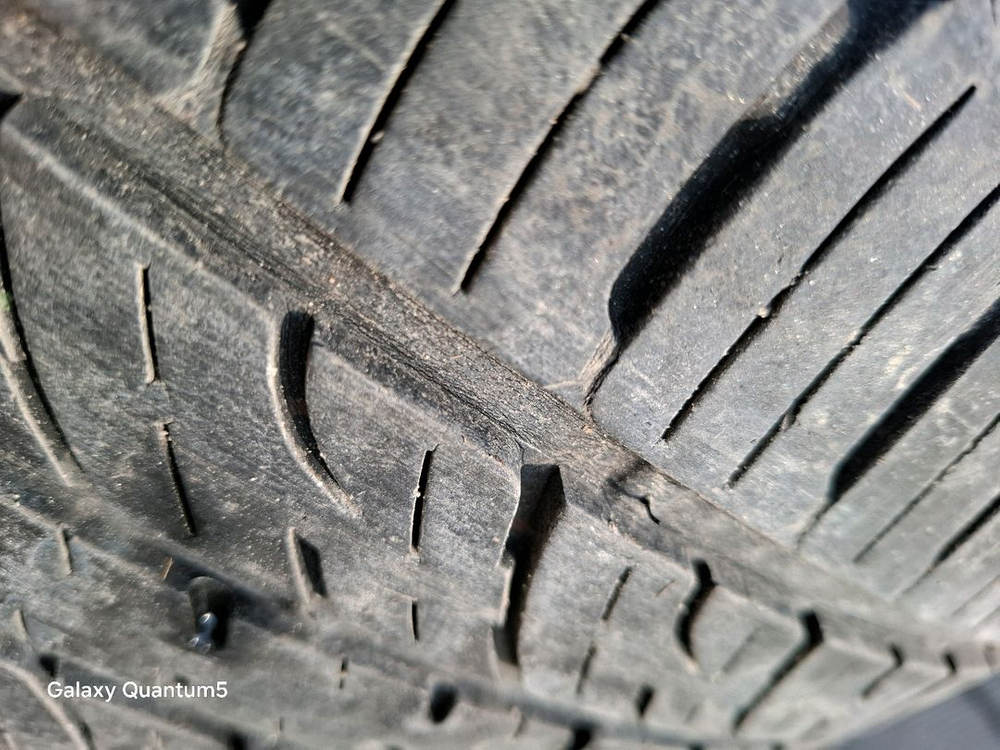 2556018 255/60R18 중고타이어 2본 금호팝니다--5