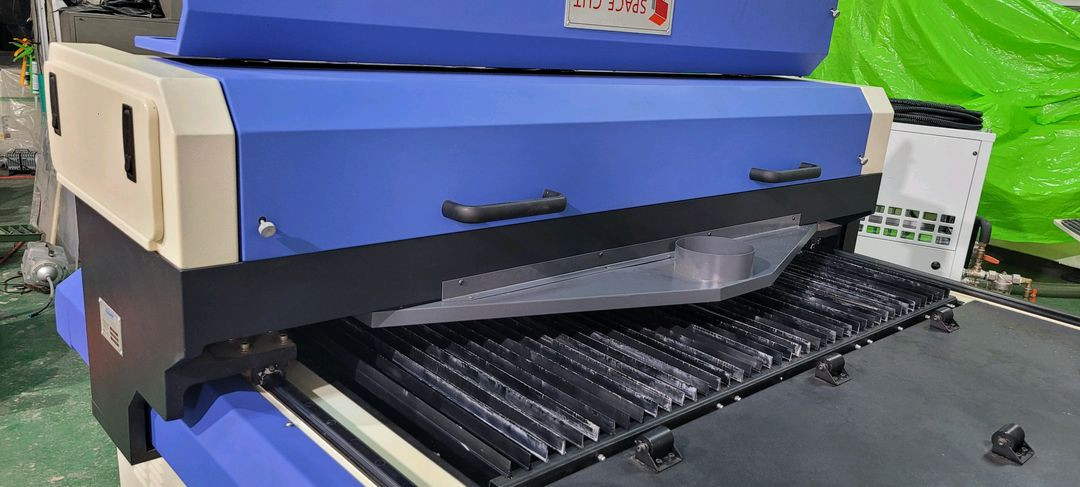 1390 비전 서보 볼스크류 레이저 커팅머신--1