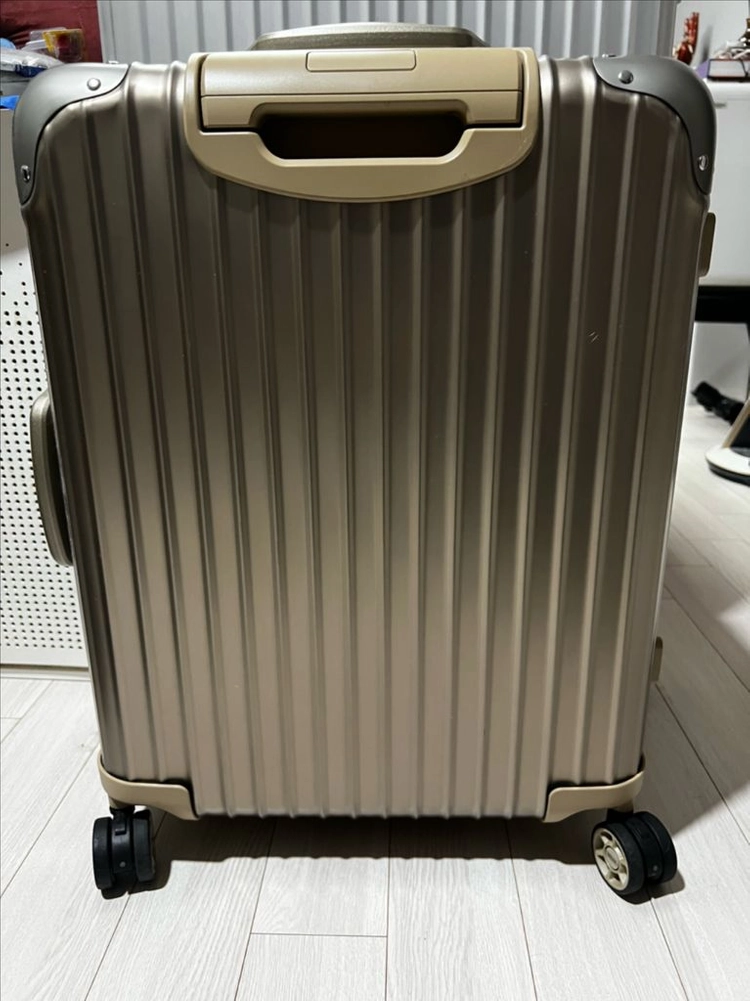 Rimowa 리모와 토파스 티타늄 캐빈 구형 56사이즈 이미지