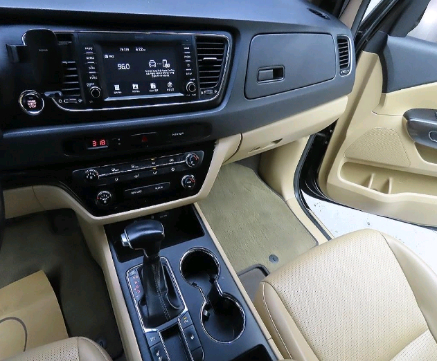 차 지금 당장 고민하지마시고 차 먼저 돈은 나중에헌차줄께 새차!신차급 차!다오기아자동차 더뉴카니발 중고전문중고차구매--8