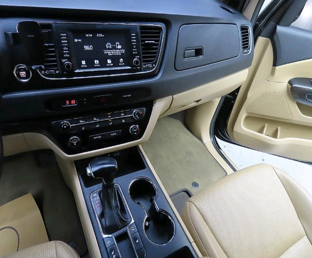 차 지금 당장 고민하지마시고 차 먼저 돈은 나중에헌차줄께 새차!신차급 차!다오기아자동차 더뉴카니발 중고전문중고차구매 이미지