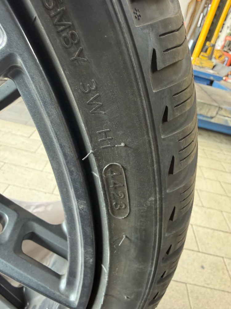 g8x m2 m3 m4 윈터타이어 팝니다 트레드신품급 275 35 19 285 30 20--1