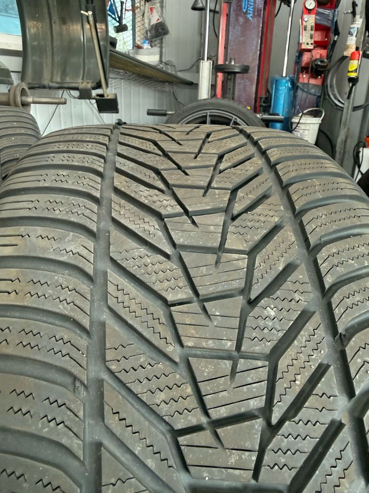 g8x m2 m3 m4 윈터타이어 팝니다 트레드신품급 275 35 19 285 30 20--3