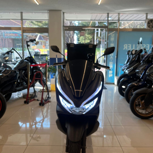 19년식 pcx125 블랙 배달세팅 빠르게 판매합니다.