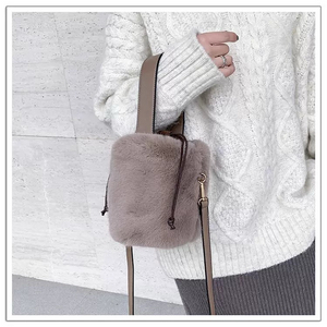 퍼 털 복조리 크로스백 퍼가방 여성가방 겨울가방