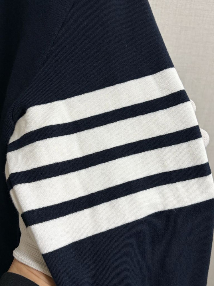 정품,새상품급(2)톰브라운 사선완장 맨투맨 네이비--7