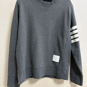 백화점한글택,새상품급 (3)톰브라운 사선완장 맨투맨 다크그레이