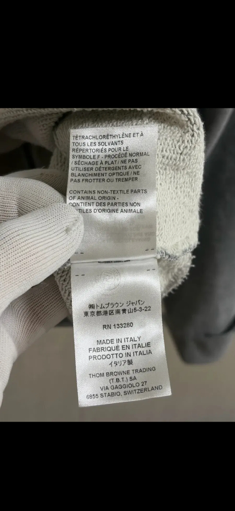 오케이몰정품 (3)새상품급 정품. 톰브라운 백삼선 맨투맨 그레이--7
