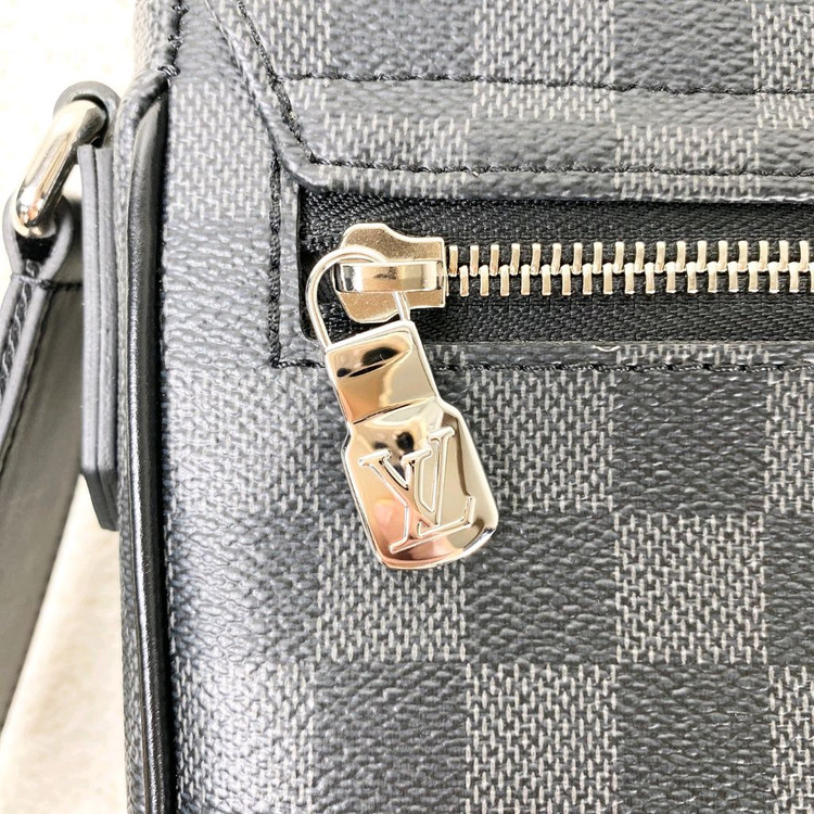 루이비통 서류가방 디스트릭트 pm--7