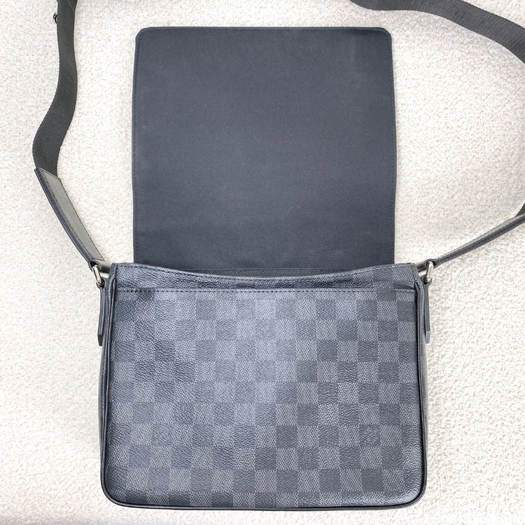 루이비통 서류가방 디스트릭트 pm--8