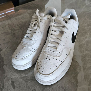 나이키 코트 비전 로우 흰/검 스니커즈 260팔아요