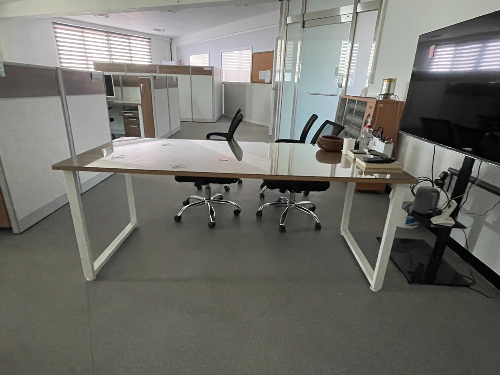 사무실 전자/사무기기(TV, 냉난방기, 히터, 복합기, 테이블, 컴퓨터, 의자 등 다수)--8