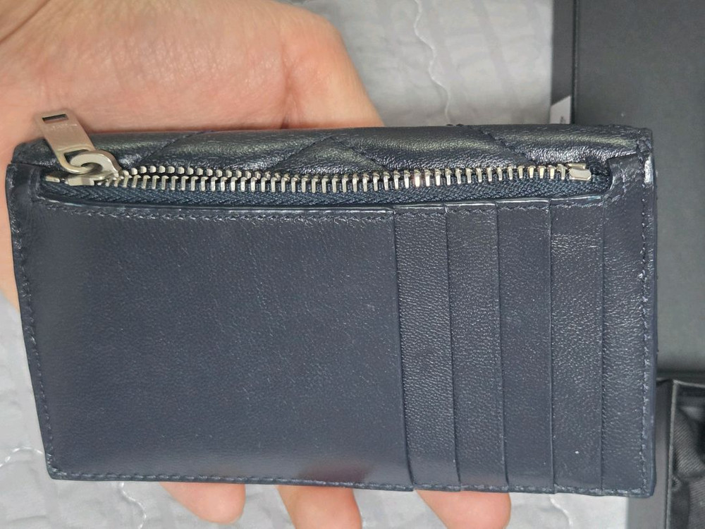 생로랑 카드지갑 카산드라 마틀라세 프라그먼트 플랩 카드 케이스 램스킨--4