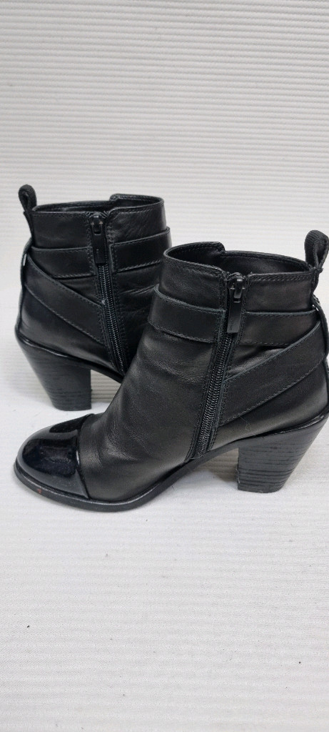 슈콤마보니 가죽 앵클부츠235 이미지