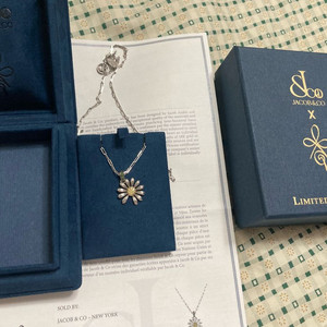 피스마이너스원 제이콥앤코 데이지목걸이팔아오