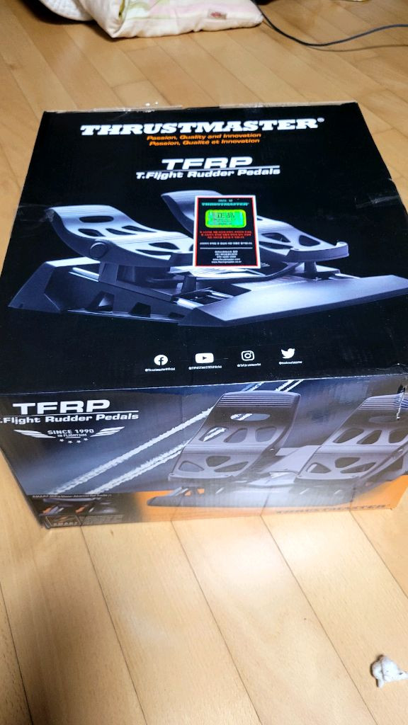 트러스트 마스터 TFRP 러더 페달--1