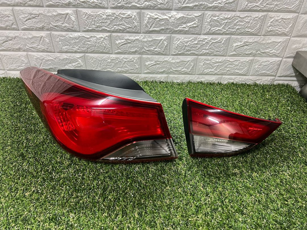 현대 더뉴 아반떼 MD 일반 후미등 테일램프 4핀 1대분 이미지