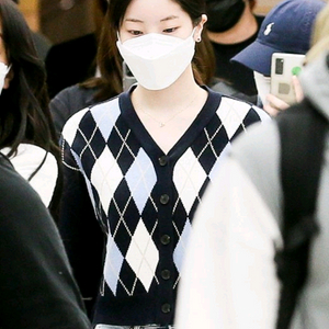 스파오 다현 아가일 가디건 이미지
