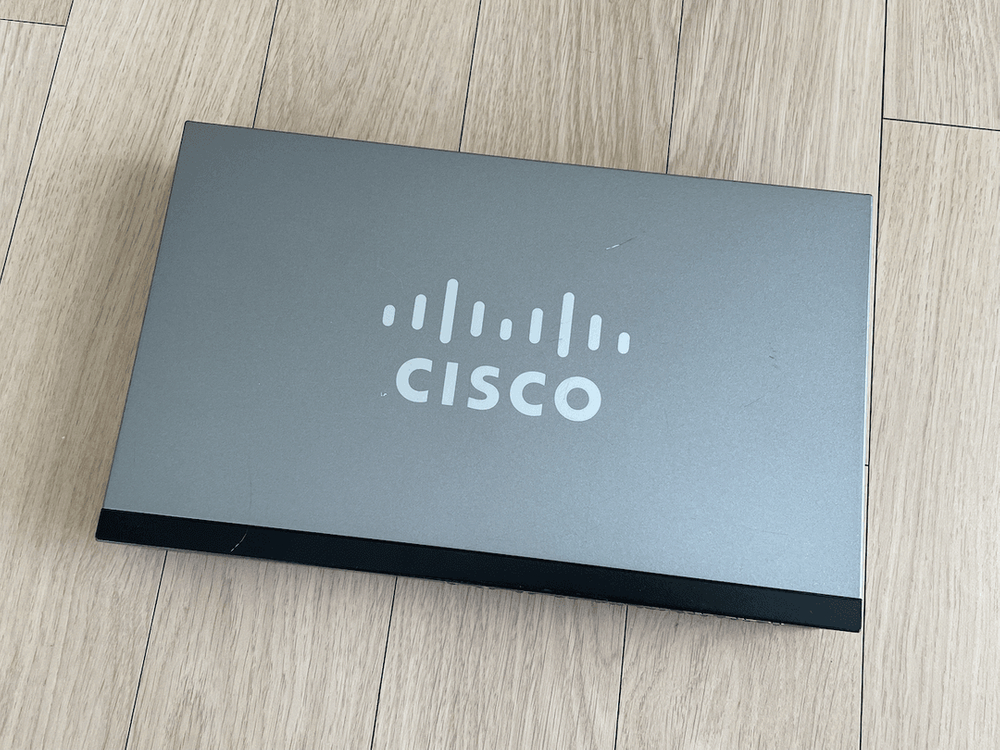 시스코 SG100 16포트 기가비트 스위치 허브--1