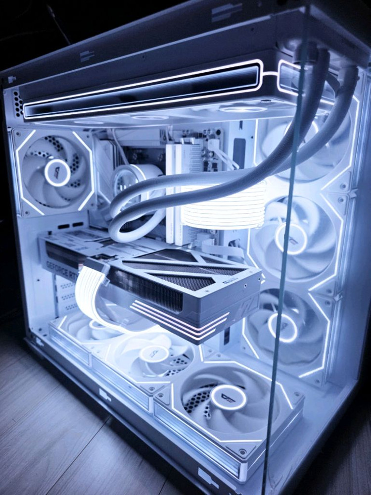 라이젠7 9800X3D RTX5070TI 새상품 컴퓨터 팝니다 이미지