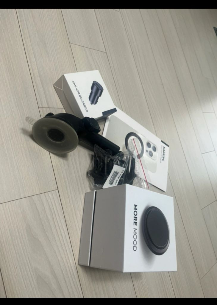 모어무드 맥세이프 차량용 거치대 무선충전기 이미지