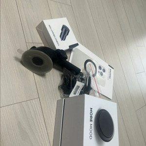 모어무드 맥세이프 차량용 거치대 무선충전기 이미지